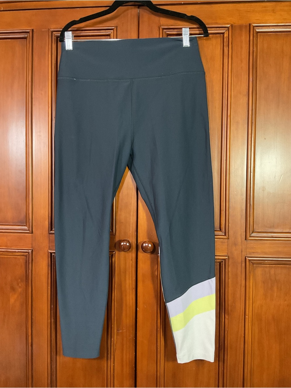 Peloton Womens Activewear Workout Leggings Size XL Lknw Navy With Leg Stripes Pu